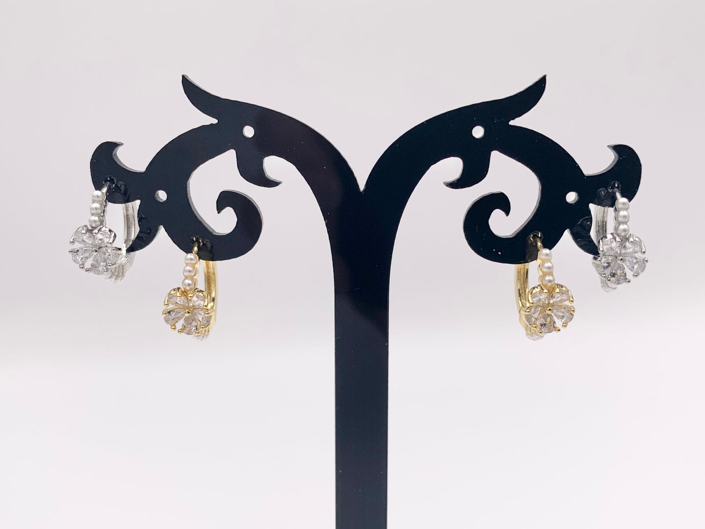 Beautiful Rhinestone Flower CZ Pave Daisy Earring Huggies With Pearls in Gold/Platinum 18K Plating over Copper 5PAIRS