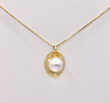 Cargar imagen en el visor de la galería, 14x19mm Pewter Matte Gold Oval Charm with Imitation Pearl 10 PCS
