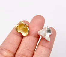 Cargar imagen en el visor de la galería, 13x10mm Pewter Cute Bead Cap Bulk Order in Matte Gold, Matte Silver, Antique Silver and Brass
