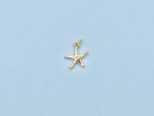 Cargar imagen en el visor de la galería, Diminutos y lindos dijes de estrellas de mar chapados en base de cobre dorado de 18 quilates, 10 piezas
