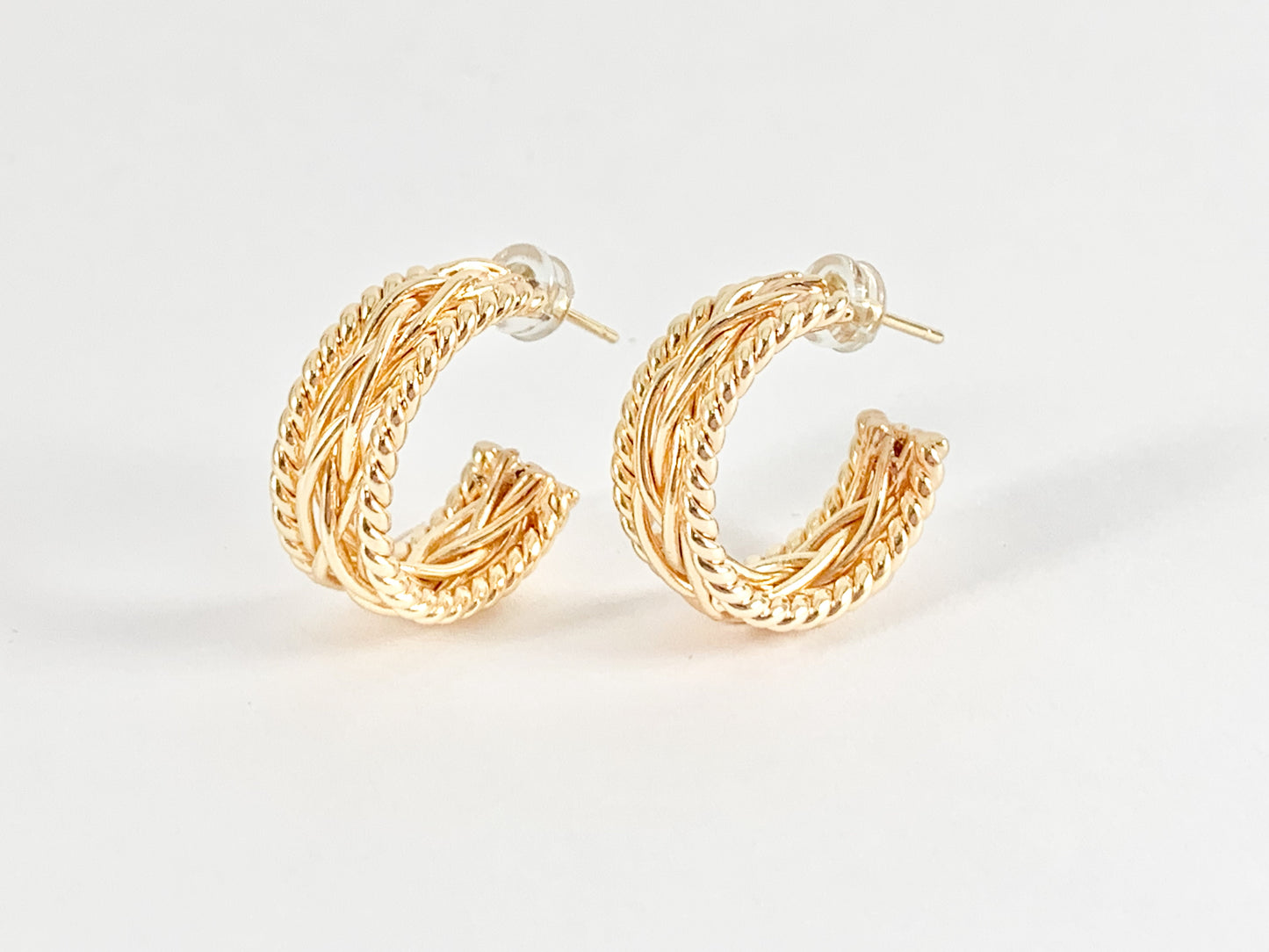 Aretes de aros retorcidos delicadamente trenzados en cobre chapado en oro de 18 quilates, 3 pares