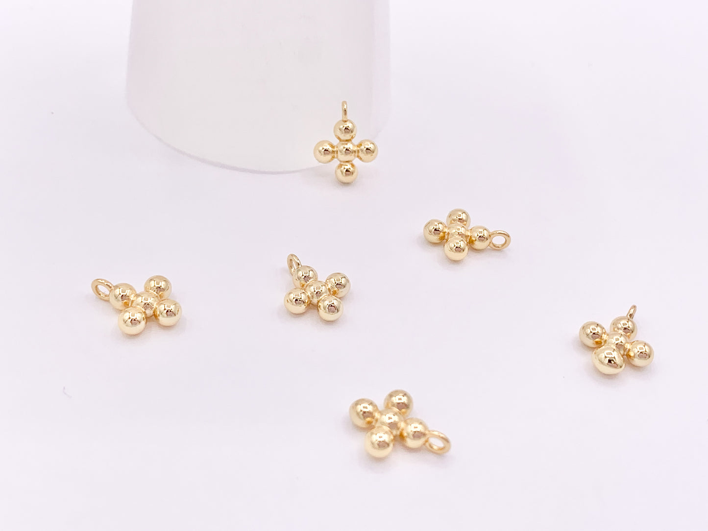 Colgantes con dijes de cruz de burbujas de oro diminuto en cobre chapado en oro de 18 quilates, 15 piezas