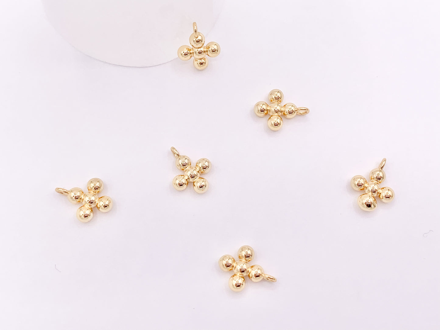 Colgantes con dijes de cruz de burbujas de oro diminuto en cobre chapado en oro de 18 quilates, 15 piezas