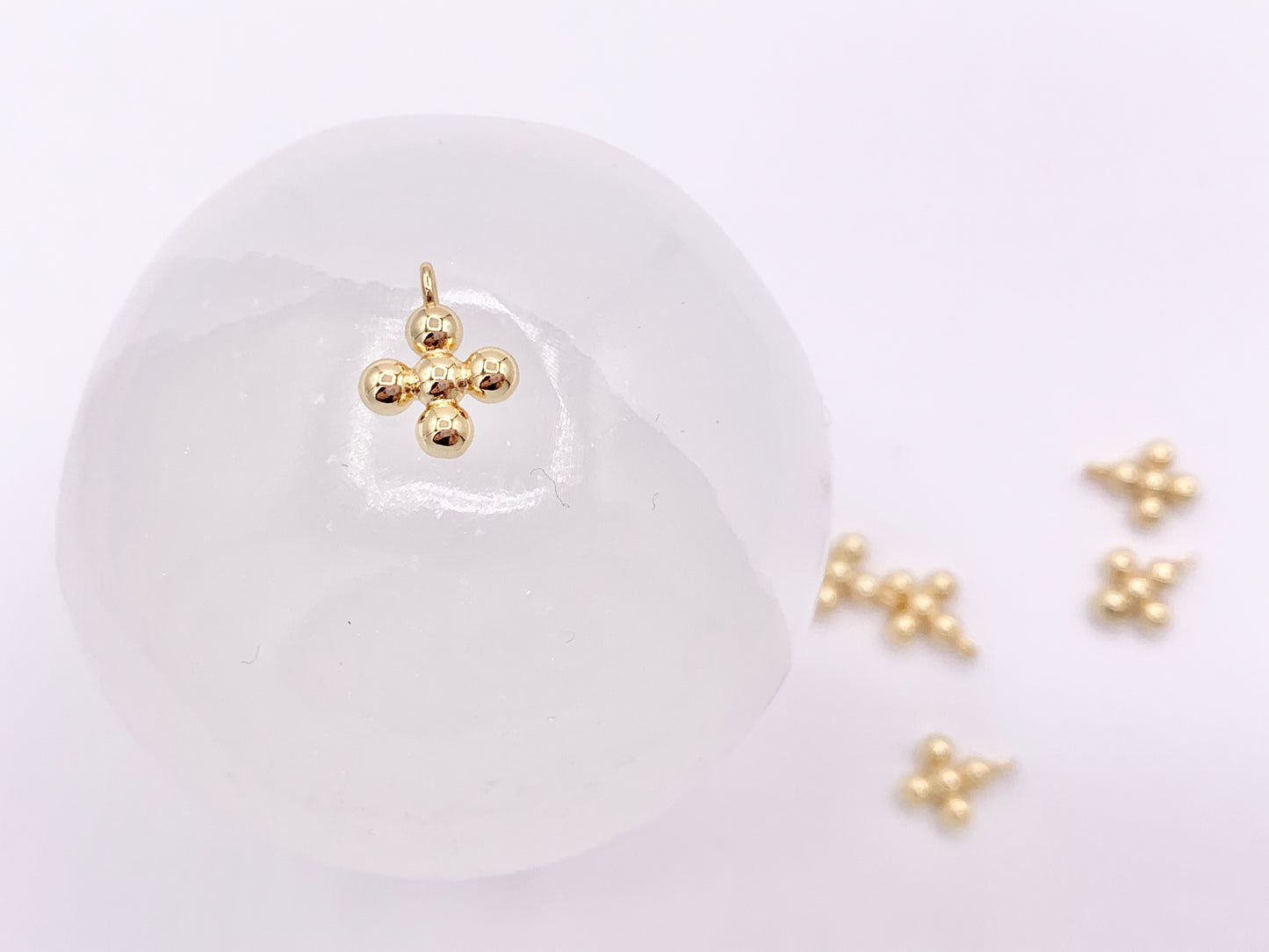 Colgantes con dijes de cruz de burbujas de oro diminuto en cobre chapado en oro de 18 quilates, 15 piezas