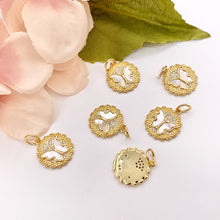 Cargar imagen en el visor de la galería, 15mm Cute Shell Coin Butterfly Charm in Real Gold Plated 18K Micro CZ Pave Over Copper
