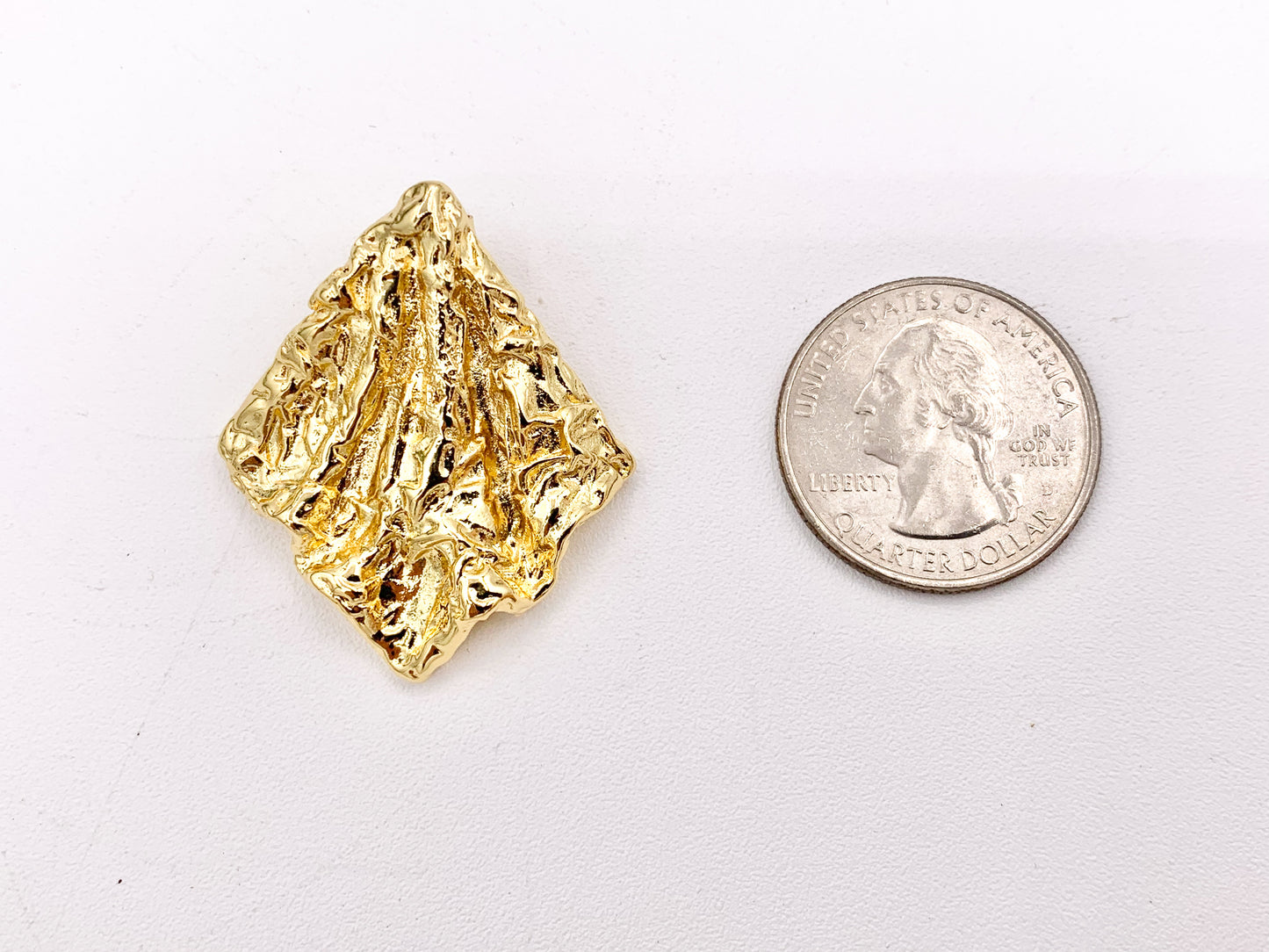 Pendientes Huggies de caja cuadrada con pavé de circonitas chapados en oro de 18 quilates sobre cobre, 4 pares