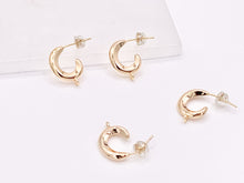 Load image into Gallery viewer, C Shaped Curved Earring Findings Component with Loop in 18K Gold plated Copper 5 pairs
