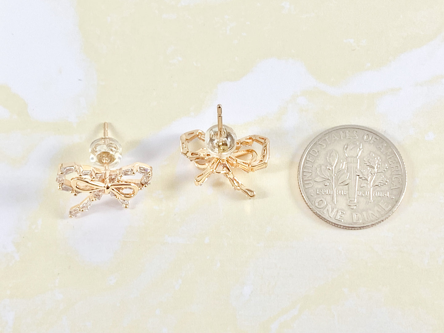 Lindos aretes con forma de pajarita y brillantes en aretes de cobre chapados en oro de 18 quilates, 3 pares