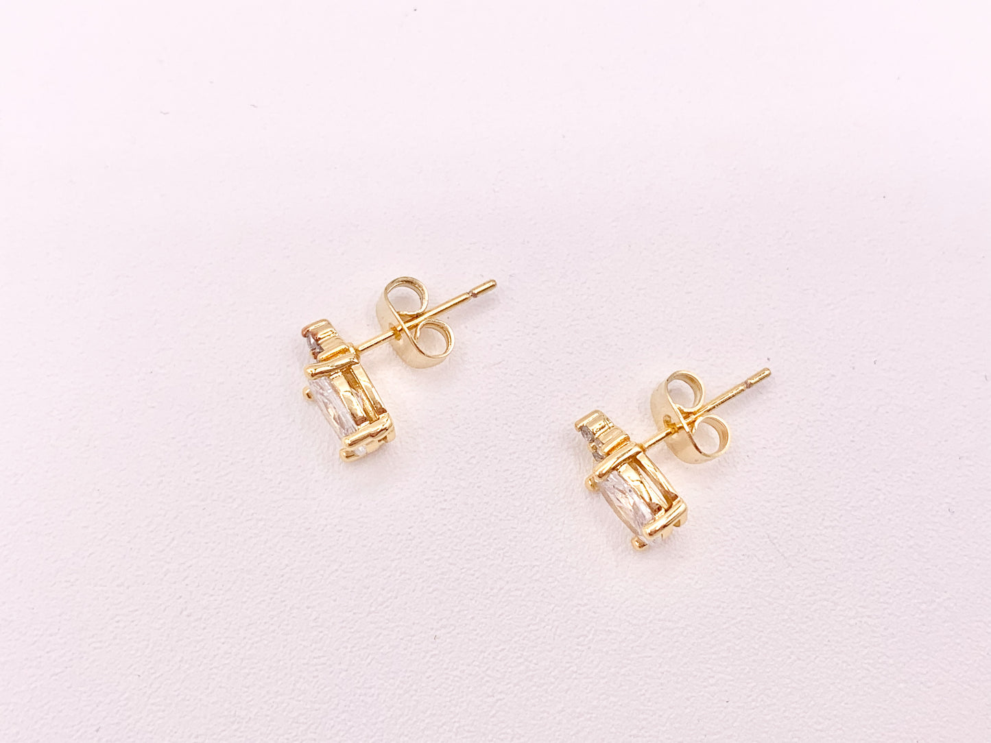 Pendientes de circonita cúbica con solitario ovalado en cobre chapado en oro de 18 quilates 5 pares
