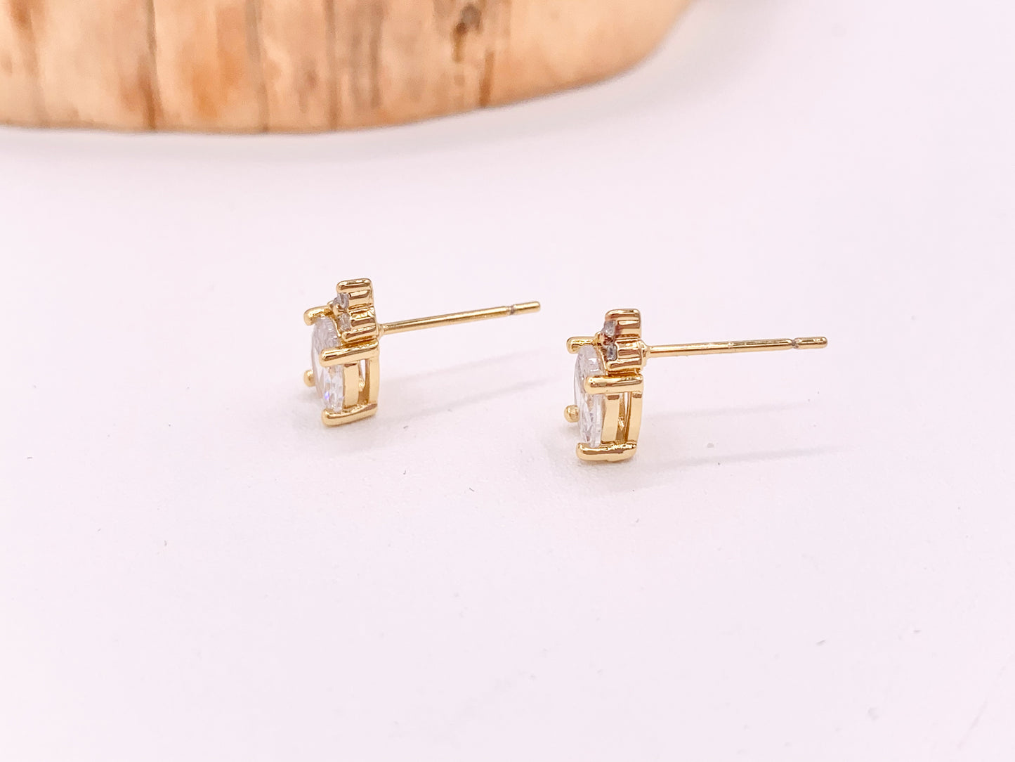 Pendientes de circonita cúbica con solitario ovalado en cobre chapado en oro de 18 quilates 5 pares