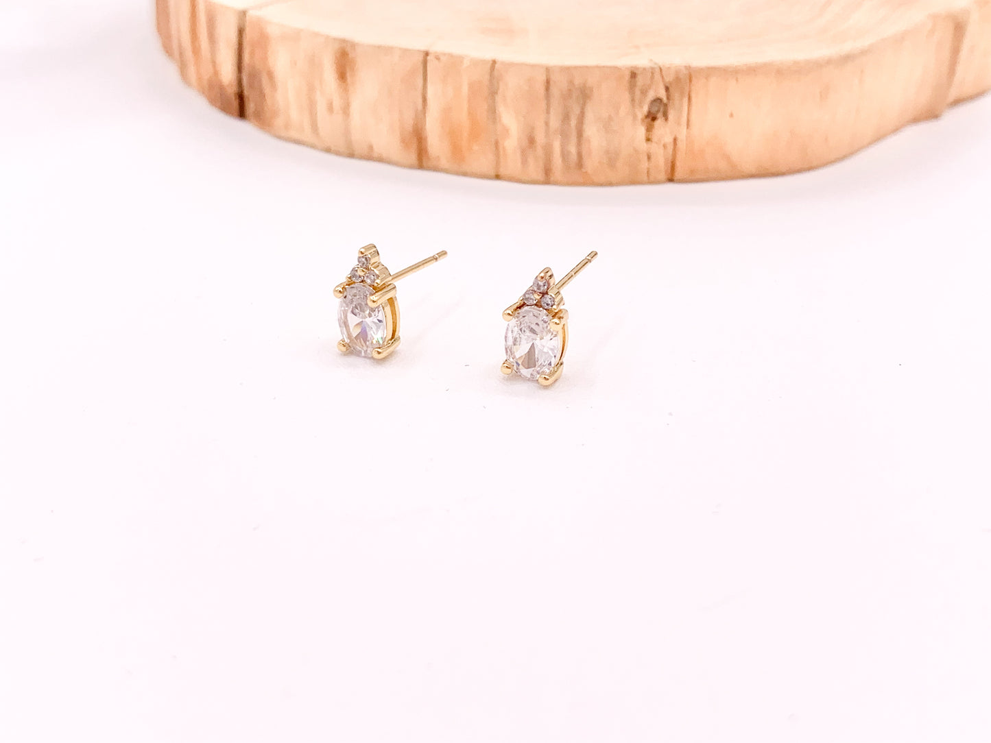 Pendientes de circonita cúbica con solitario ovalado en cobre chapado en oro de 18 quilates 5 pares