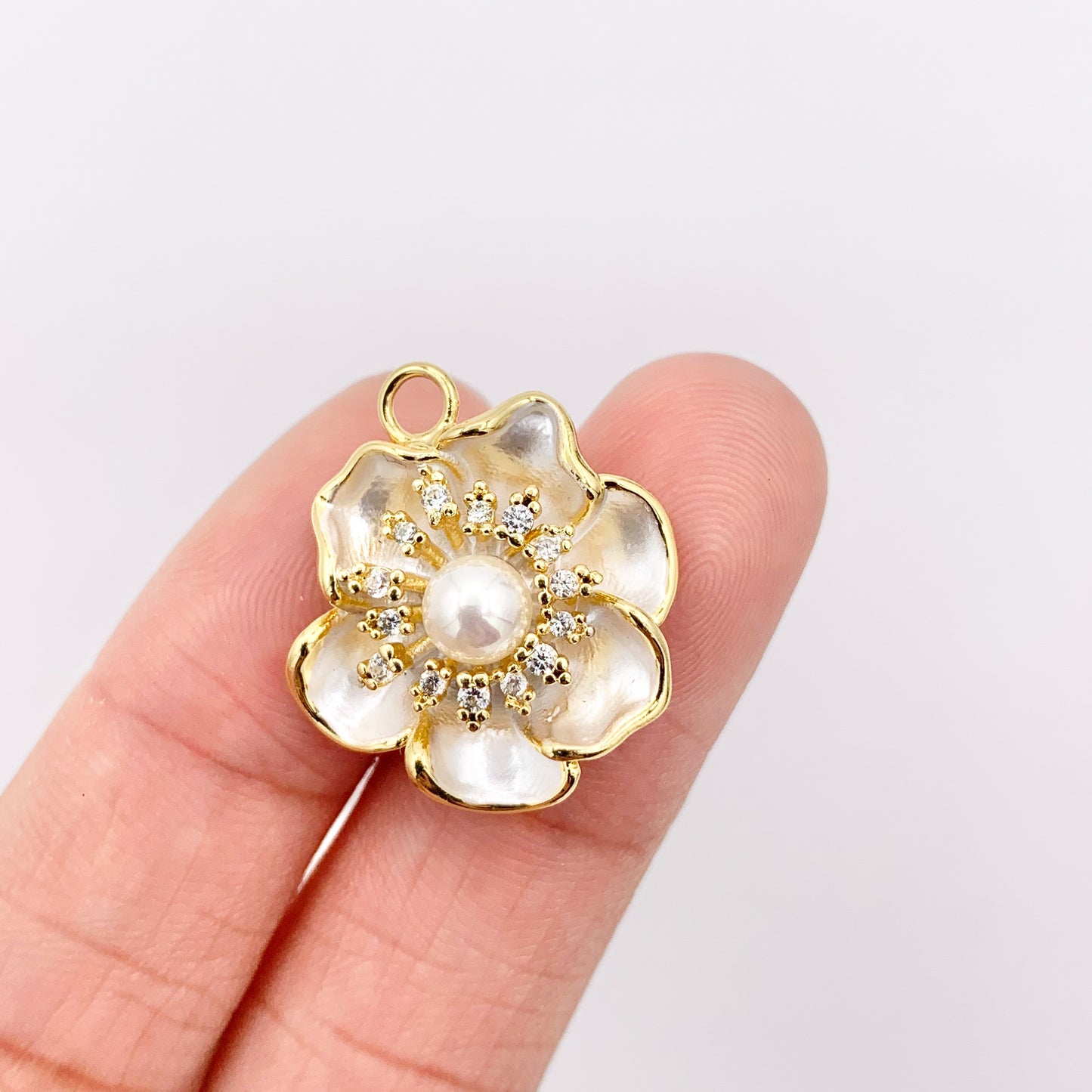 Pretty Pearl Cubic Zirconia Flower Pendant Charms in Real Gold 18K Plated Over Copper 6pcs