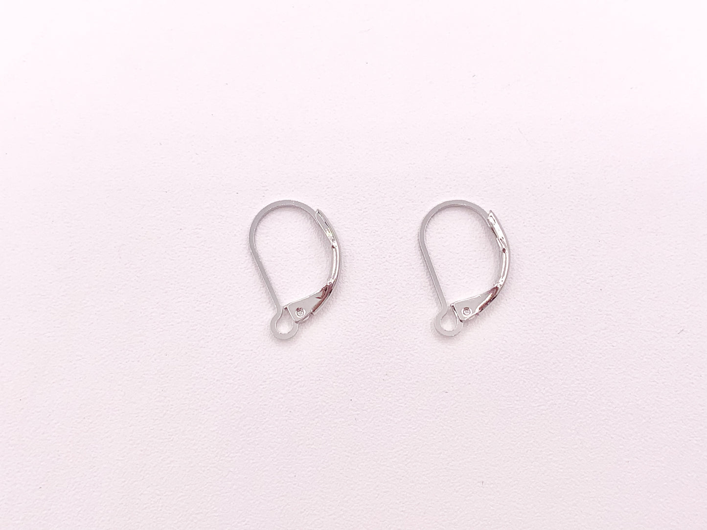 Respaldos de palanca de aretes de cobre chapados en oro real o plata de 18 quilates con componente de bucle de apertura 50 piezas