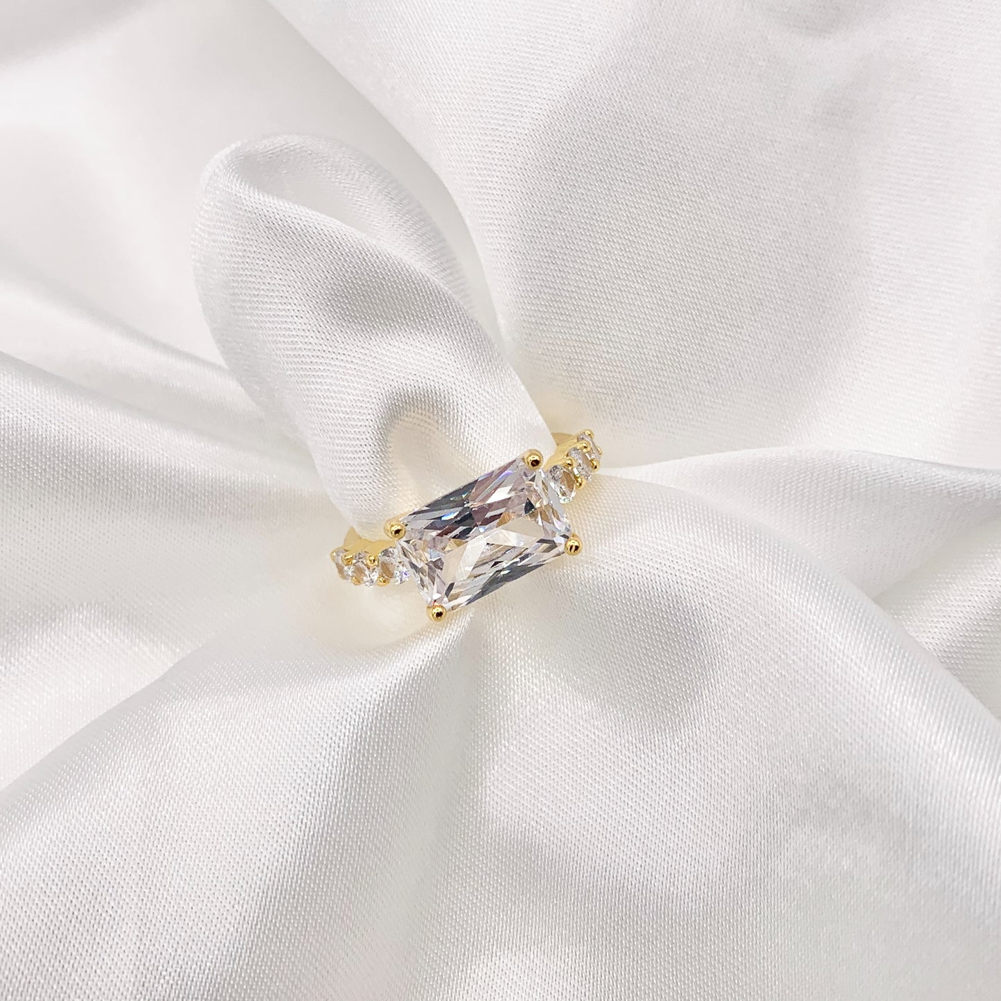 Emerald Cut Cubic Zirconia Rectangle Rings in 18K Gold or Silver Plated Copper 4pcs