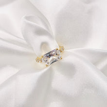 Cargar imagen en el visor de la galería, Anillo ajustable de diamante rosa con halo solitario de talla esmeralda con circonita cúbica rectangular chapada en oro real de 18 quilates, 6 piezas
