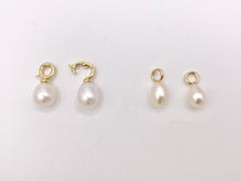 Load image into Gallery viewer, Freshwater Pearl Charms Clasp in Real Gold 18K Plated Over Brass 5/6 pcs
