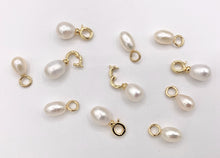 Load image into Gallery viewer, Freshwater Pearl Charms Clasp in Real Gold 18K Plated Over Brass 5/6 pcs
