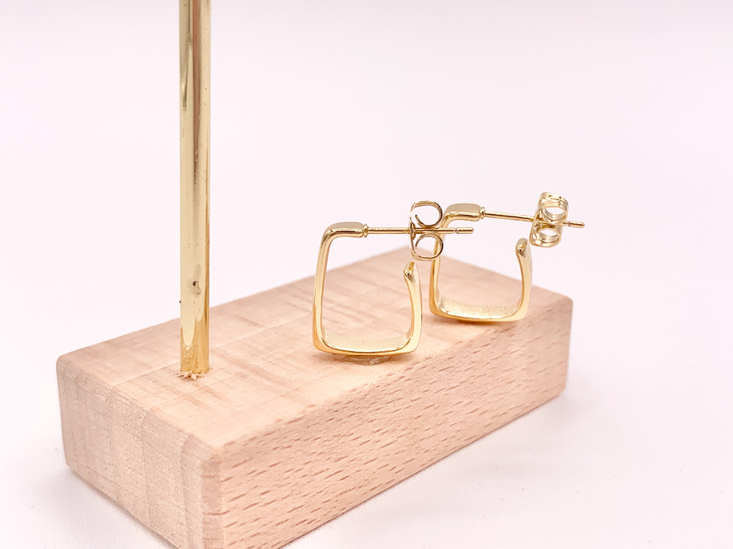 Pendientes cuadrados geométricos minimalistas delicados Huggies Pendientes de latón chapados en oro de 18 quilates 3 pares