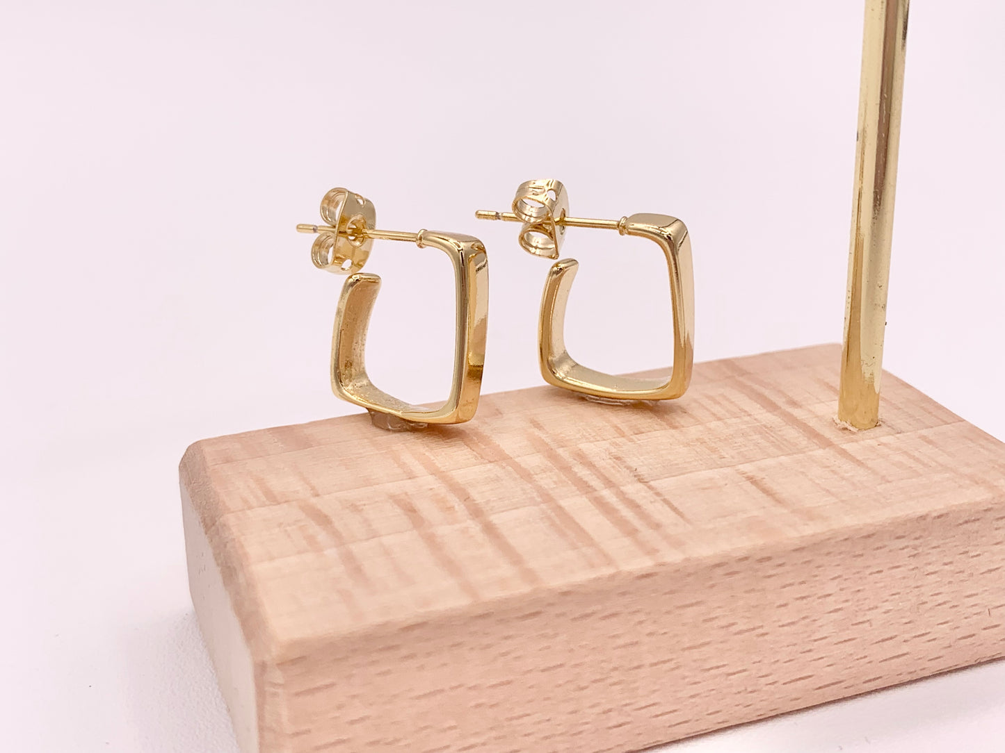 Pendientes cuadrados geométricos minimalistas delicados Huggies Pendientes de latón chapados en oro de 18 quilates 3 pares