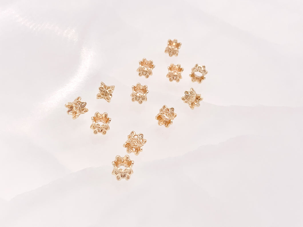 Exquisitas cuentas espaciadoras florales | Cuentas espaciadoras diminutas de 6 mm chapadas en oro real de 18 quilates sobre latón para la fabricación de joyas, 12 piezas