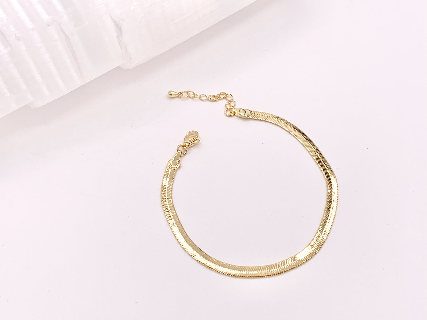 Pulseras de cadena de serpiente con corte escalonado plano en espiga y extensión en cobre chapado en oro de 18 quilates, 5 piezas