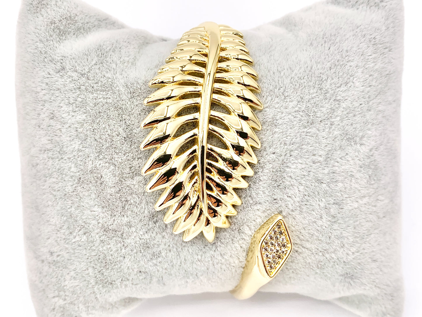 Real 18K chapado en oro/plata cobre CZ pavé cuadrado extremos abiertos Bypass Sling pulsera abierta puños/brazalete 1 pieza