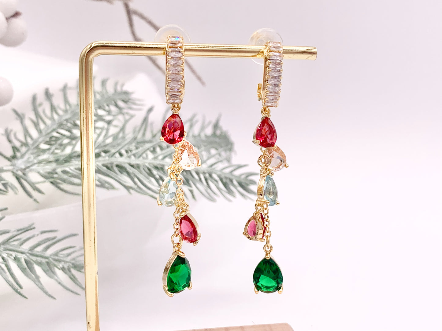 Pendientes festivos con borlas y cristales en forma de lágrima de colores con circonita cúbica en cobre chapado en oro de 18 quilates, 1 par