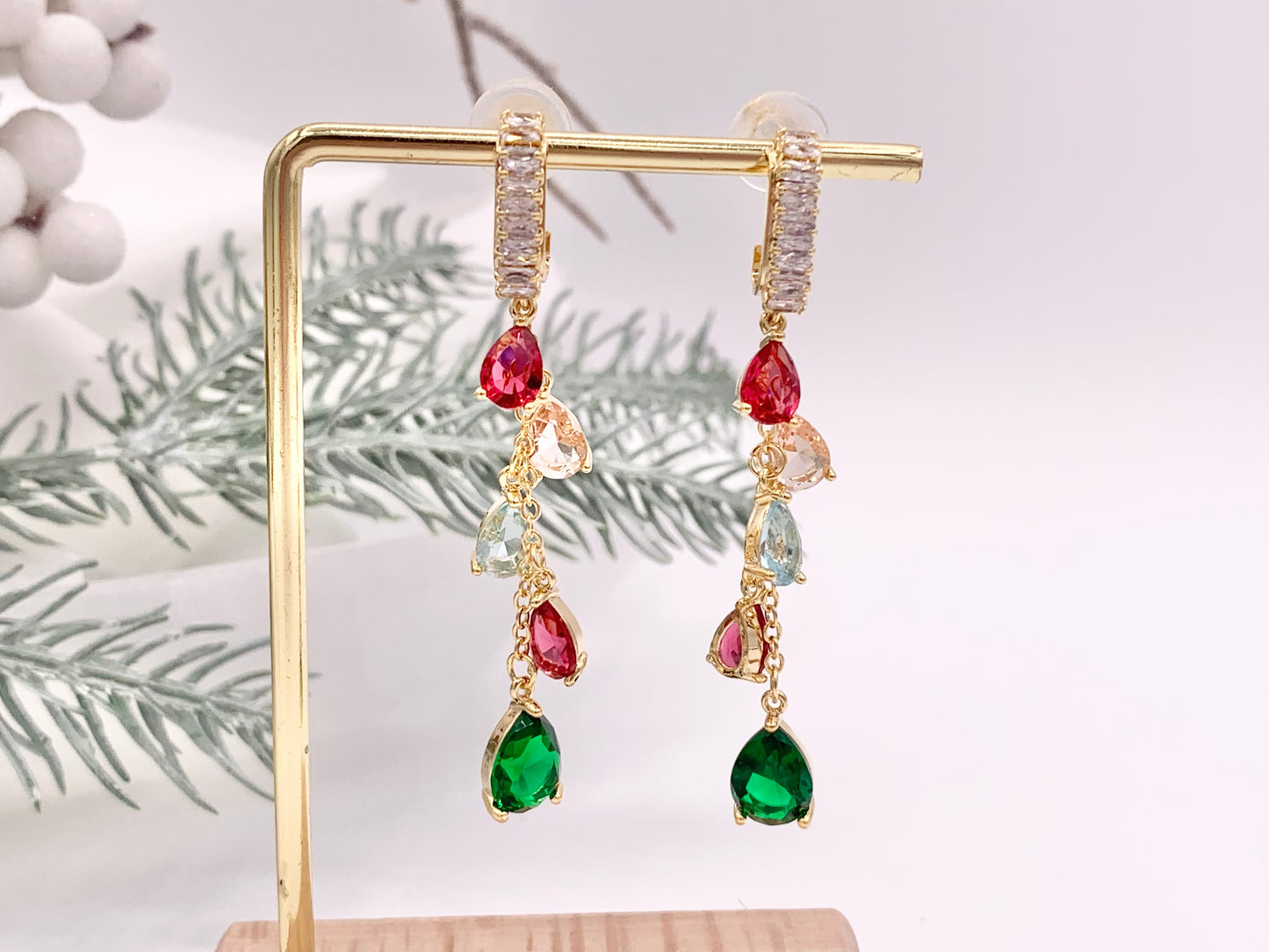 Pendientes festivos con borlas y cristales en forma de lágrima de colores con circonita cúbica en cobre chapado en oro de 18 quilates, 1 par