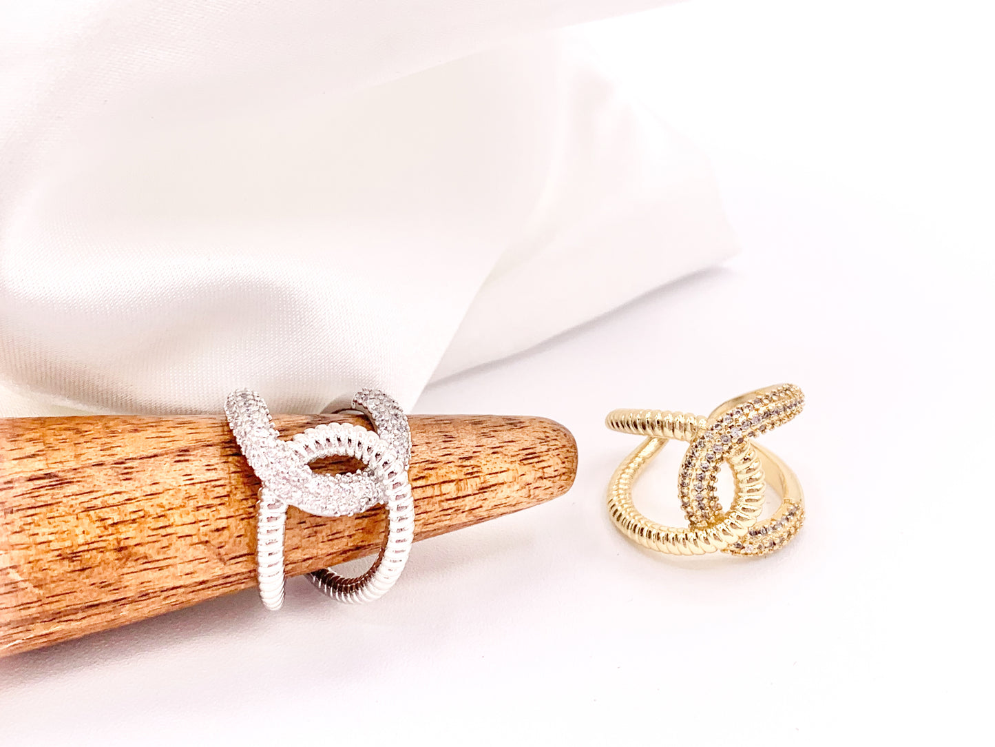 Beautiful Bold Interlock CZ Pave Link Interlocking Statement Rings in 18K gold or Silver Plated Copper 4 pcs