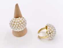 Cargar imagen en el visor de la galería, Large Pearl Cluster Statement Ring in 18K Gold Plated Copper 4 pcs
