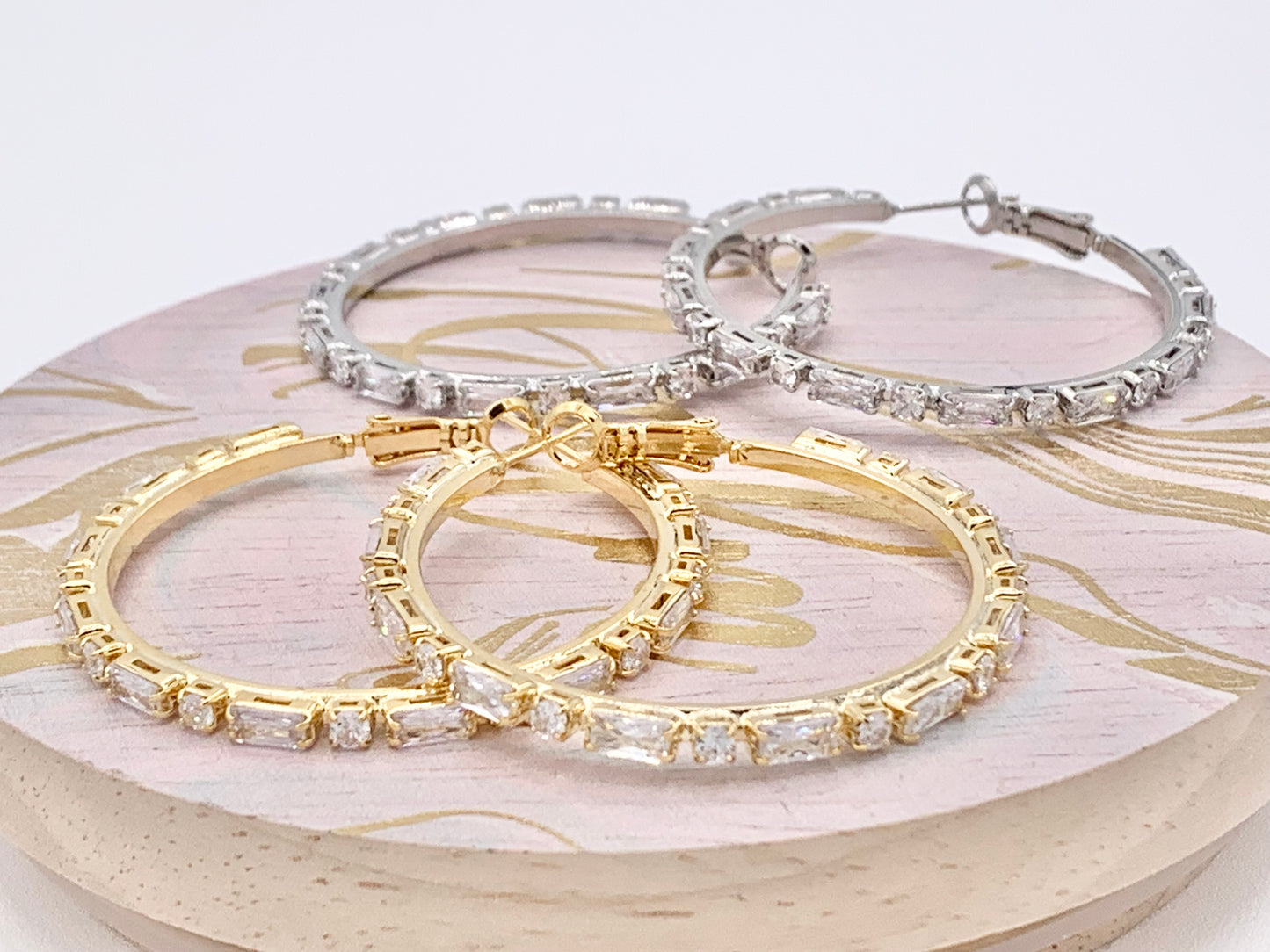 Pendientes de aro con diamantes de imitación baguette con pavé de circonita cúbica grandes en oro de 18 quilates o cobre chapado en plata, 2 pares
