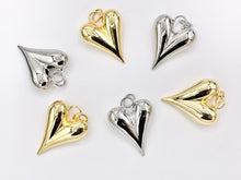 Cargar imagen en el visor de la galería, Large Puffy Heart Pendant Charms in 18K Gold or Silver Plated Copper 5 pcs
