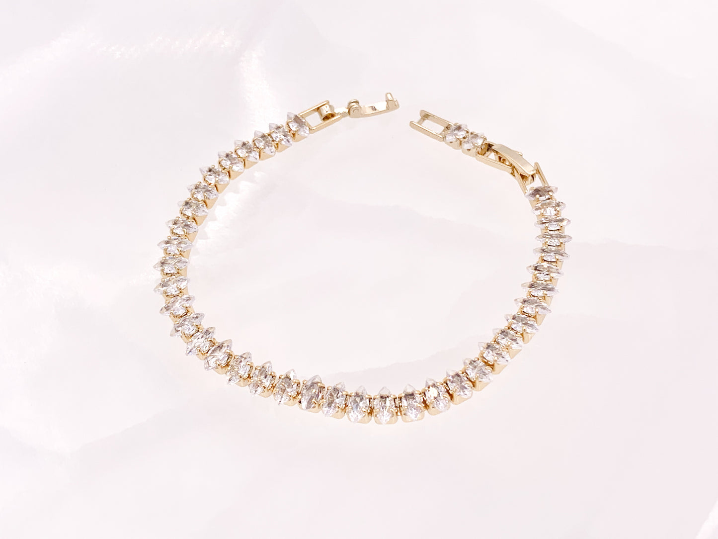 Delicada pulsera ajustable de tenis con cadena de copa de diamantes de imitación de tenis de lujo minimalista chapada en oro de 18 quilates y plata, 3 uds.