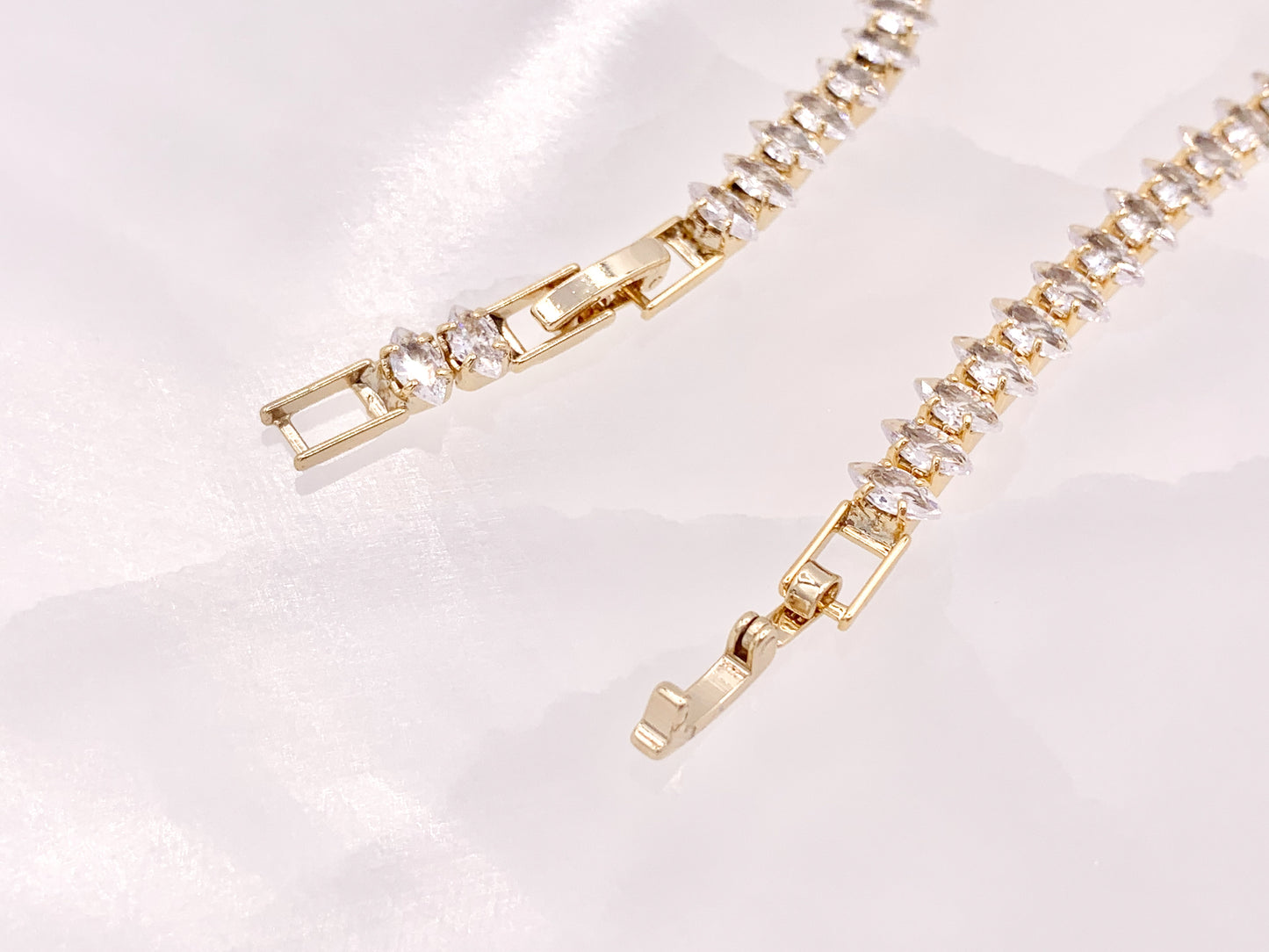 Delicada pulsera ajustable de tenis con cadena de copa de diamantes de imitación de tenis de lujo minimalista chapada en oro de 18 quilates y plata, 3 uds.