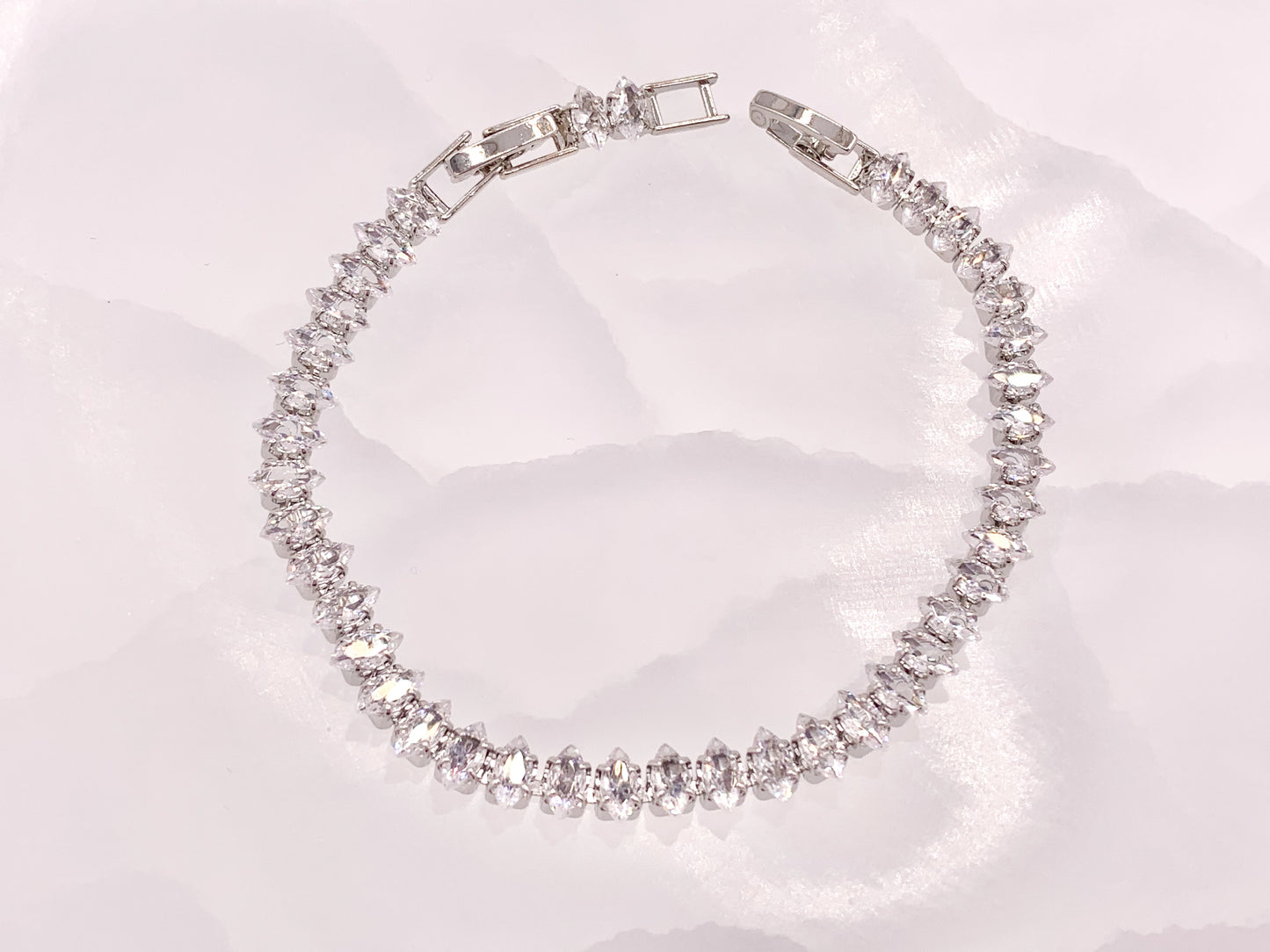 Delicada pulsera ajustable de tenis con cadena de copa de diamantes de imitación de tenis de lujo minimalista chapada en oro de 18 quilates y plata, 3 uds.