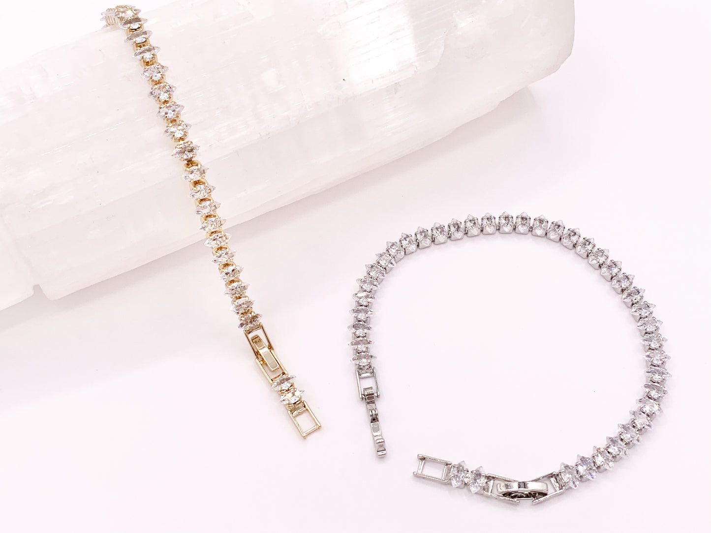 Delicada pulsera ajustable de tenis con cadena de copa de diamantes de imitación de tenis de lujo minimalista chapada en oro de 18 quilates y plata, 3 uds.