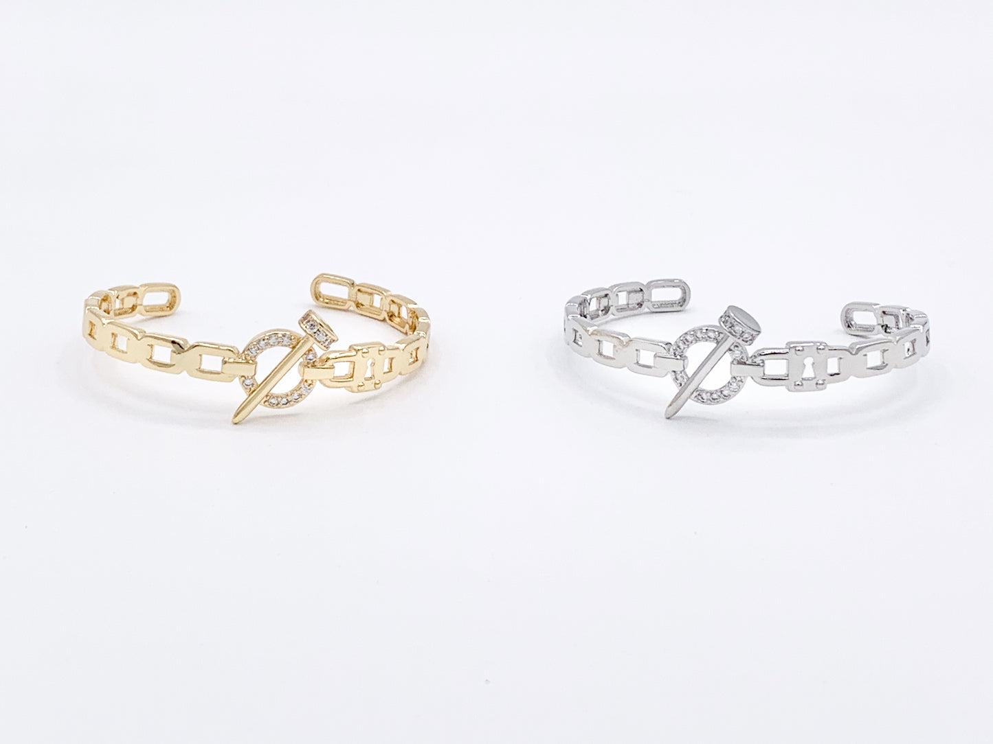 Diseñador de moda como CZ Pave Rhinestone Link Lock Nail Pulsera ajustable Puños en oro real de 18 quilates / cobre chapado en platino 1 pieza