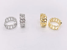 Cargar imagen en el visor de la galería, Dainty Oval Link 15mm Earring Huggies in 18K Gold or Silver Plated Copper 5 pairs
