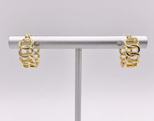 Cargar imagen en el visor de la galería, Dainty Oval Link 15mm Earring Huggies in 18K Gold or Silver Plated Copper 5 pairs
