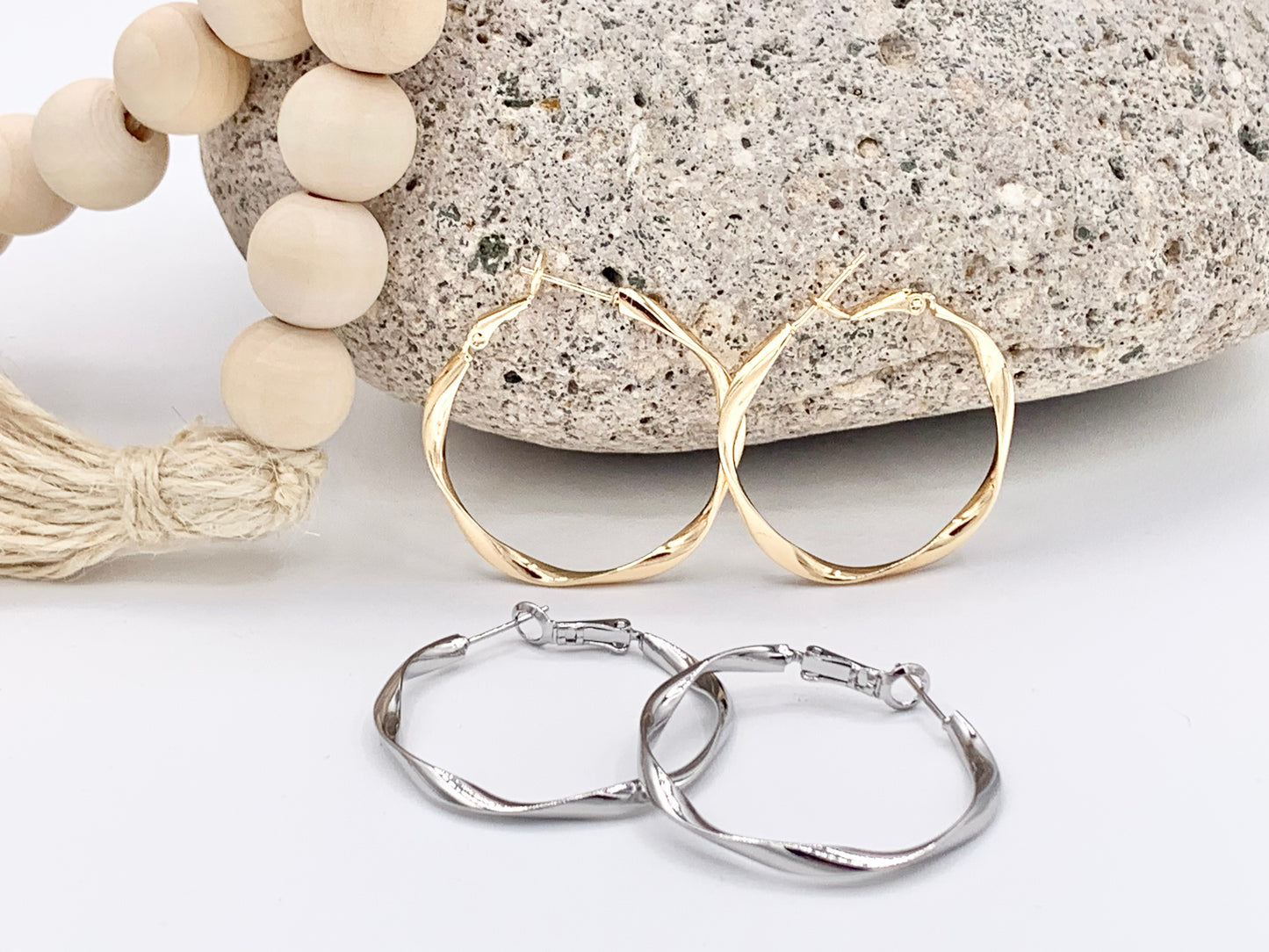 Aros de aretes con cinta ondulada de plata dorada en oro de 18 quilates o aretes de aro ondulado con cinta retorcida plateada sobre cobre 3 pares