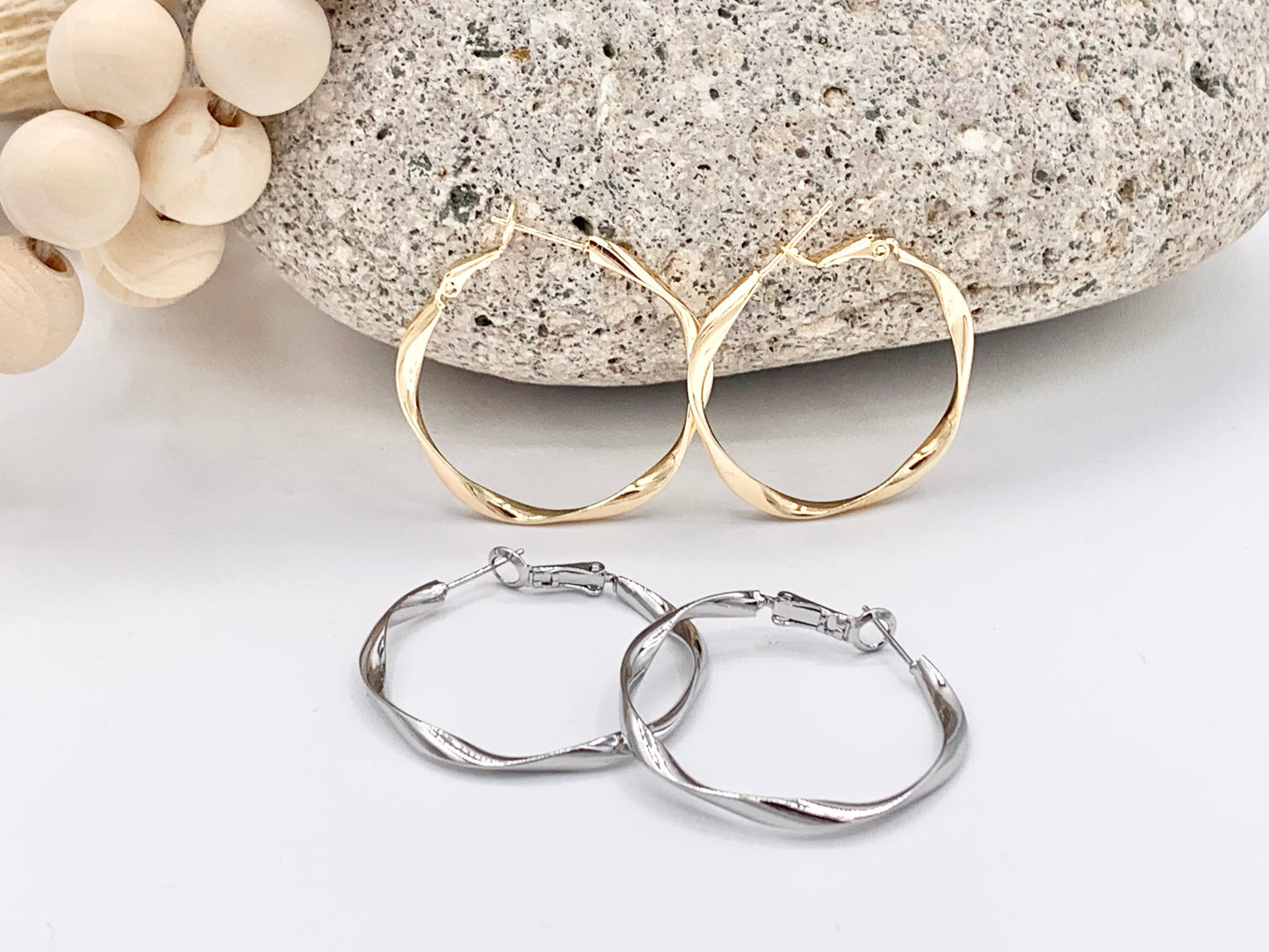 Aros de aretes con cinta ondulada de plata dorada en oro de 18 quilates o aretes de aro ondulado con cinta retorcida plateada sobre cobre 3 pares