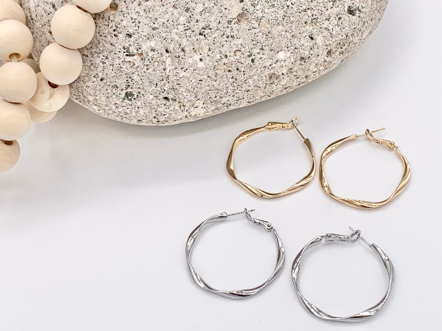 Aros de aretes con cinta ondulada de plata dorada en oro de 18 quilates o aretes de aro ondulado con cinta retorcida plateada sobre cobre 3 pares