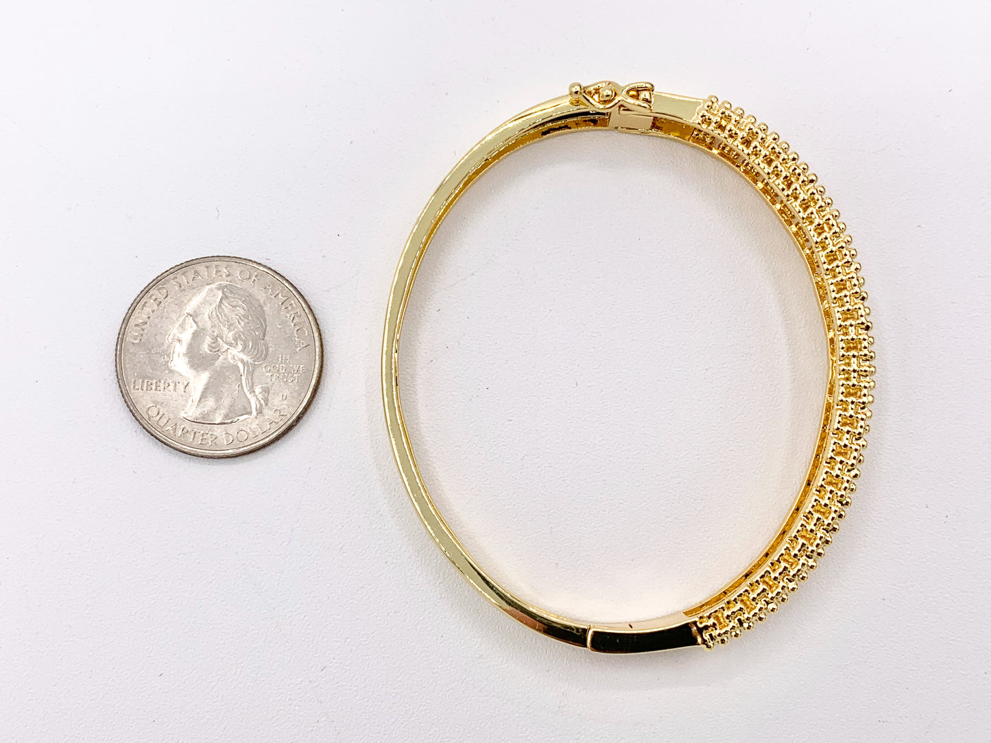 Beautiful White Shell Bracelets in Real Gold 18K Plated Copper Fancy Push Open Snap Bracelets 1 pcs