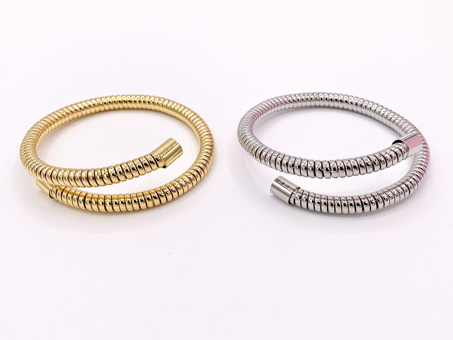 Puños de pulsera envolventes elegantes con espiral elástica en cobre chapado en oro real/platino de 18 quilates, 2 piezas