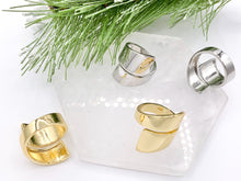 Cargar imagen en el visor de la galería, 18K Gold and Platinum Plated Plain Wrapped Bypass Adjustable Ring 4 pcs
