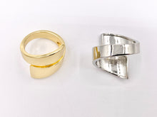 Cargar imagen en el visor de la galería, 18K Gold and Platinum Plated Plain Wrapped Bypass Adjustable Ring 4 pcs
