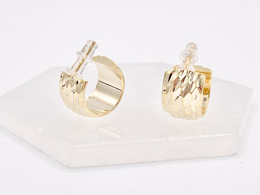 Pendientes Huggie de aro grueso de oro diseñado en cobre chapado en oro de 18 quilates 3 pares