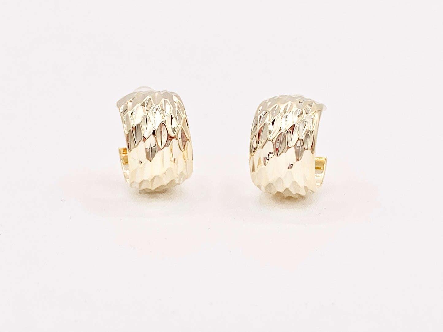 Pendientes Huggie de aro grueso de oro diseñado en cobre chapado en oro de 18 quilates 3 pares