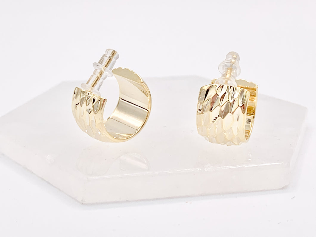 Pendientes Huggie de aro grueso de oro diseñado en cobre chapado en oro de 18 quilates 3 pares