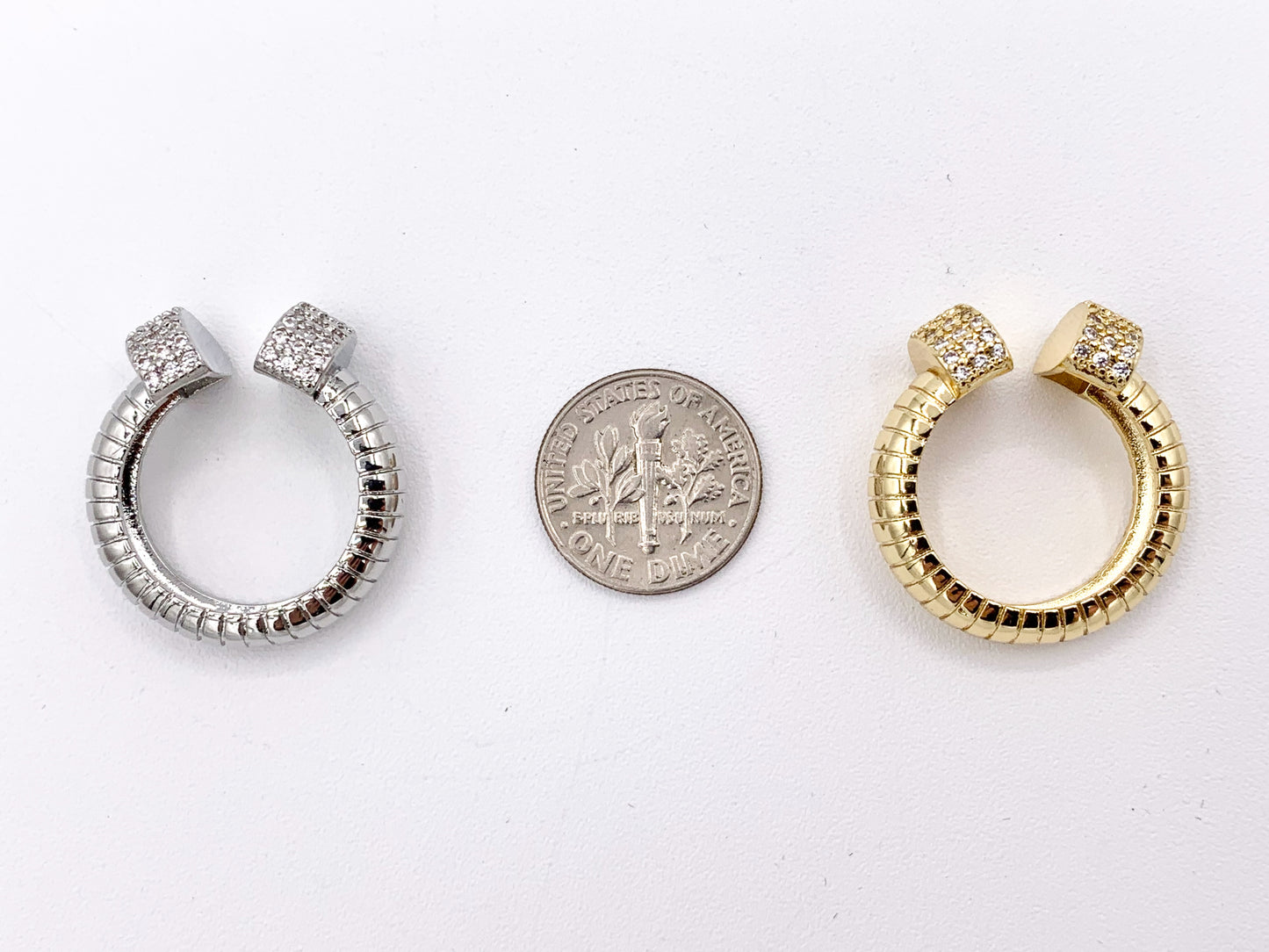 Anillo pavé de circonita cúbica con frente abierto de cobra en espiral gruesa en oro real de 18 quilates/cobre chapado en platino, 4 piezas